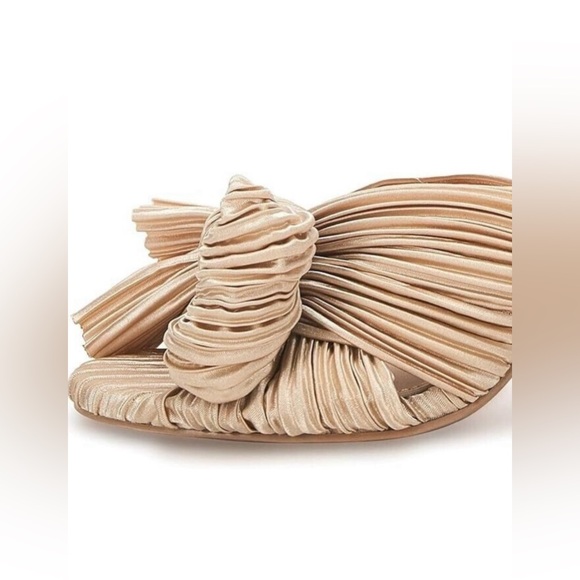 Gold Bow Heels - Picture 4 of 6